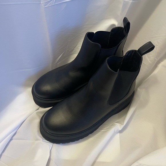 Platform Black Boots - Picture 3 of 4